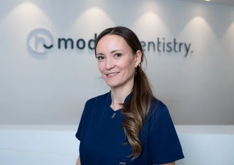 Anika Brachwitz, Professionelle Zahnreinigung sowie Rezeption und Abrechnung bei moderndentistry