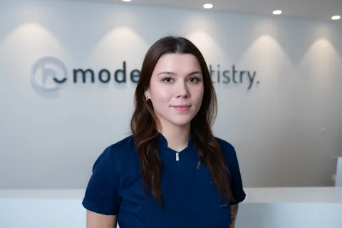 Emily Eisenschmidt, Professionelle Zahnreinigung bei moderndentistry