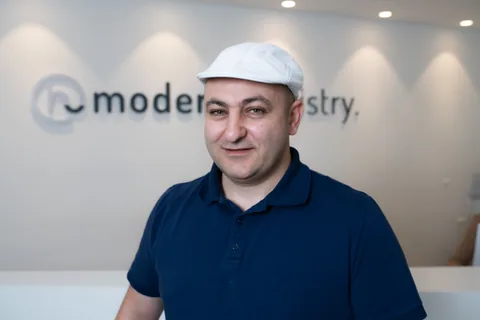 Gevorg Meloyan, Zahntechniker bei moderndentistry